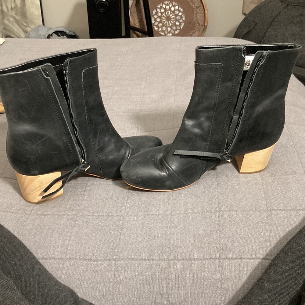 Tom’s leather booties - Picture 4 of 4